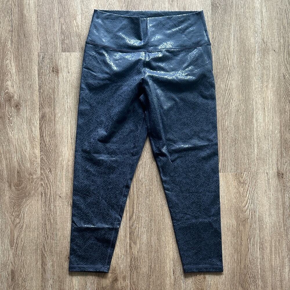 Offline By Aerie Leggings Metallic Blue Print Size XL‎ Short Activewear